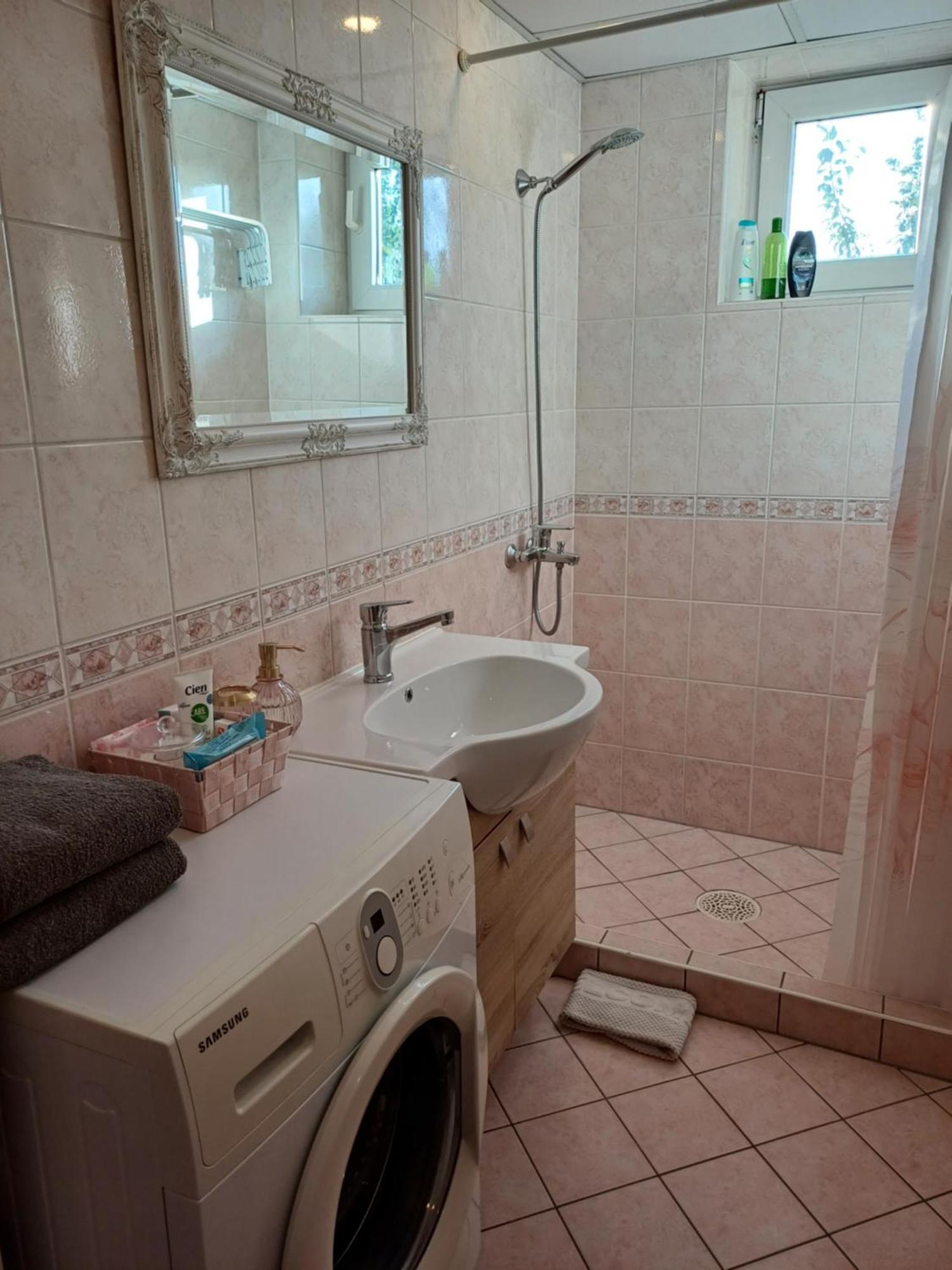 Paernu Posti Apartment Bagian luar foto